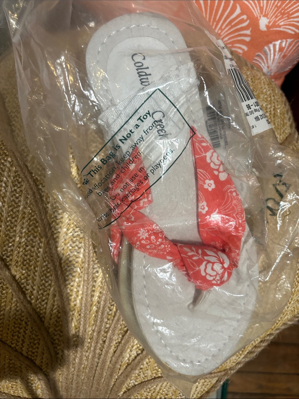 Coldwater Creek flip flops sz 7 New!